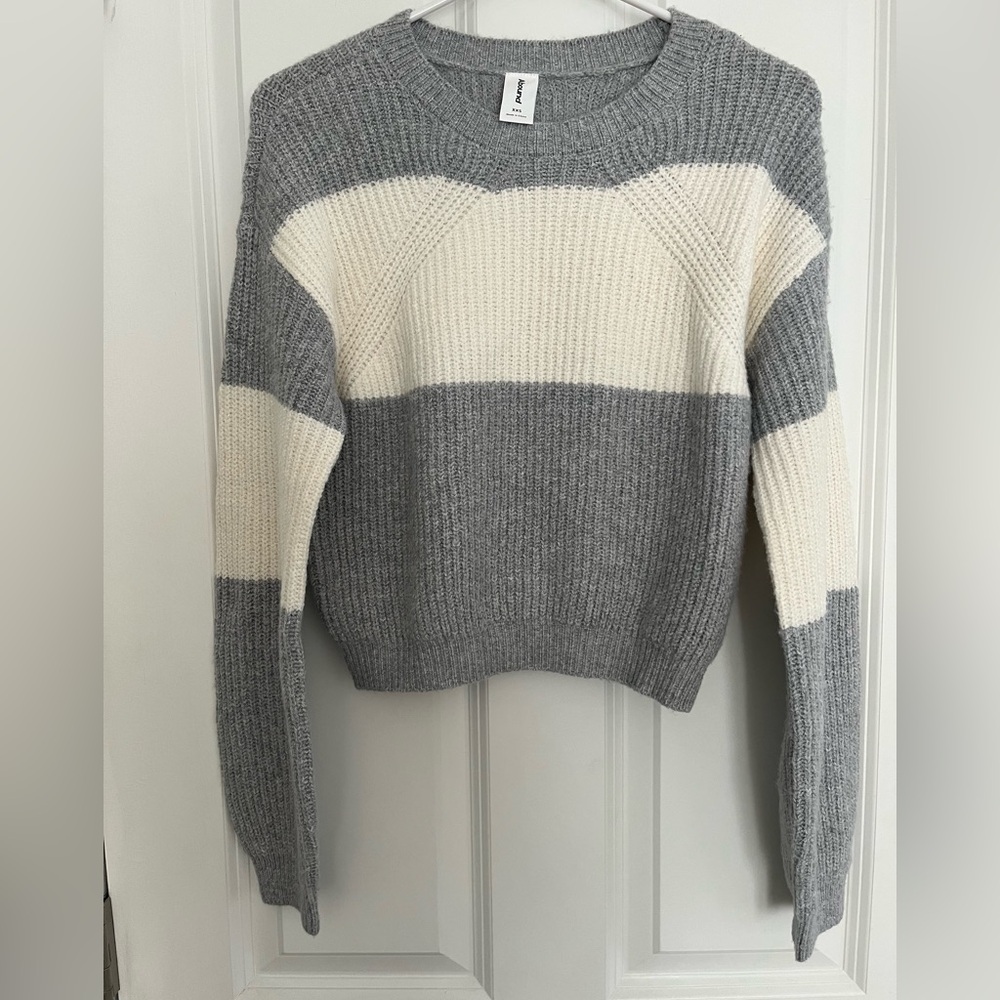 Abound - Cropped Sweater in Grey/Cream Stripes, XXS
